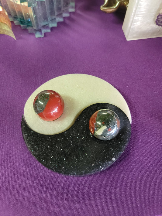 Ying Yang sphere holder